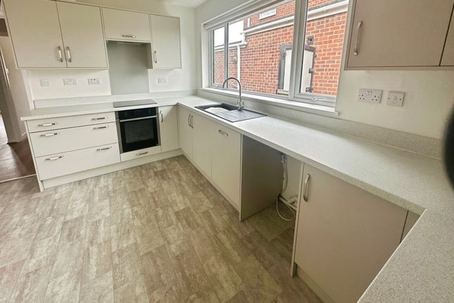 30, Drummond Road, Bourne photo 2