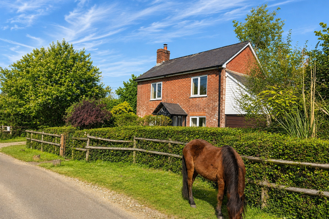 4-bed house on 3 Cross Lanes,, Mockbeggar, Hampshire, £500,000