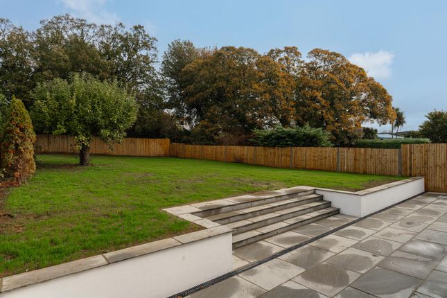 Kirby Close, Epsom photo 4