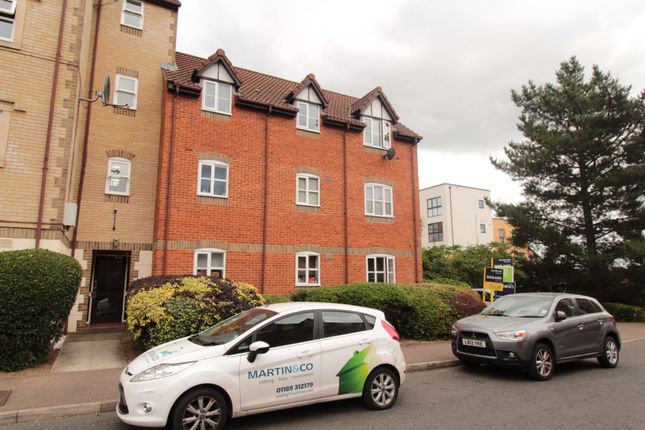 Flat to rent in Rembrandt Way, Coley, Reading