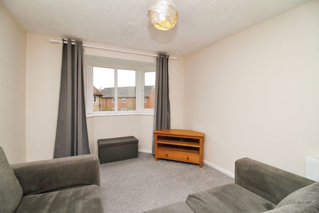 182, Dale Close, Colchester photo 3
