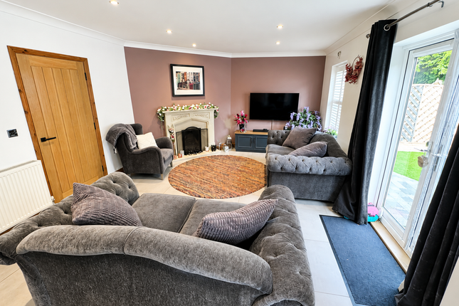 6, Hodson Close, Ely photo 2