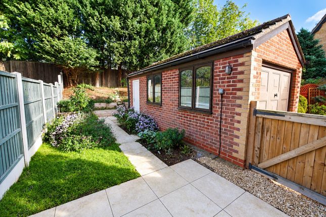 Holly Croft Grove, Doncaster photo 3