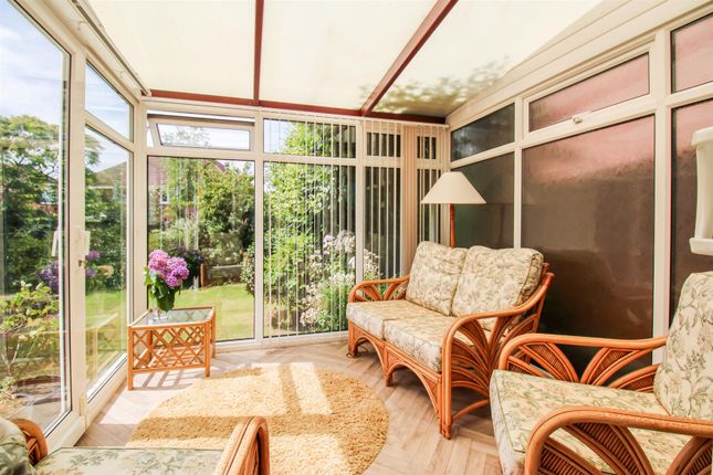 5, Woolgreaves Garth, Wakefield photo 4
