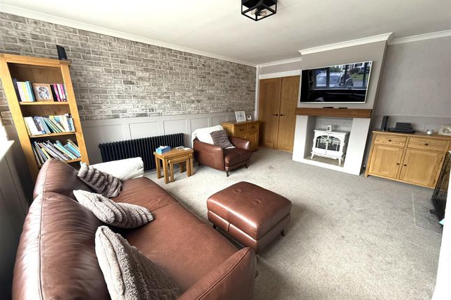 Foxglove Close, Rugeley photo 3