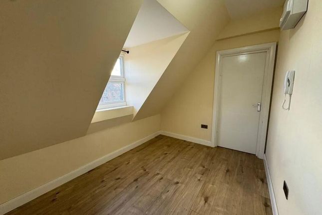 Flat 9, 427A High Road, Wembley photo 3