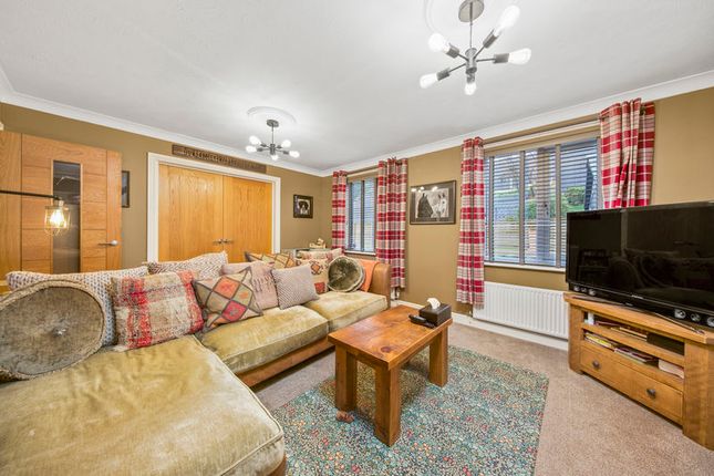 5, Aviemore Close, Chesterfield photo 2