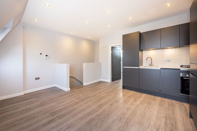 Flat C, 503A, Garratt Lane, London photo 3