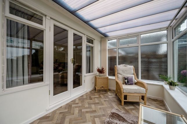 3 Ravenwood Drive, Altrincham photo 4