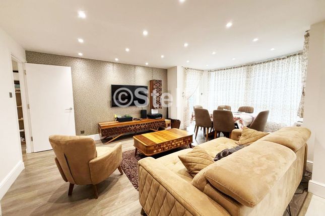 2-bed flat on Flat 11, Larch Court, Admiral Walk, London, £600,000