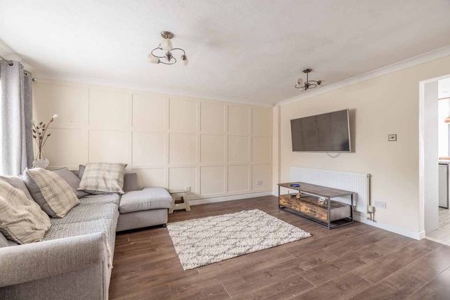 25, Oak End Drive, Iver Heath photo 3