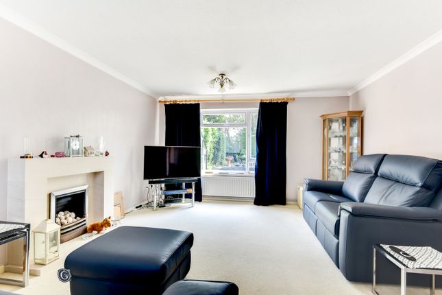 24, Aldingbourne Close, Crawley photo 3