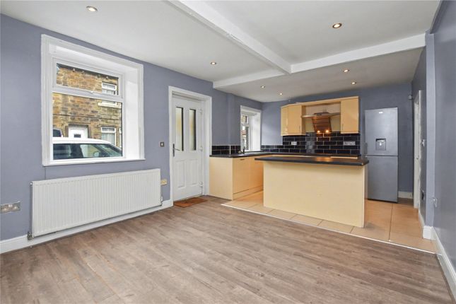 5, Woodland View, Pudsey photo 2