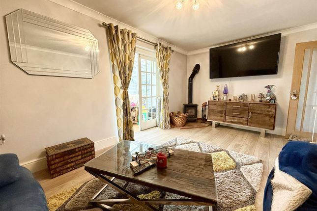 28, Marlborough Green Crescent, Great Yarmouth photo 3