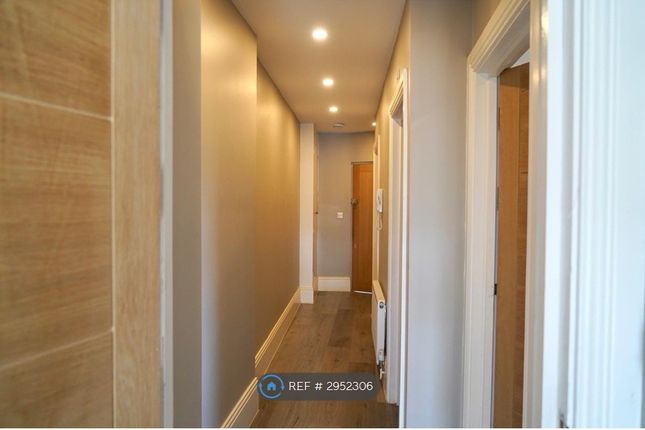 Flat, Nunhead Green Peckham, London photo 3
