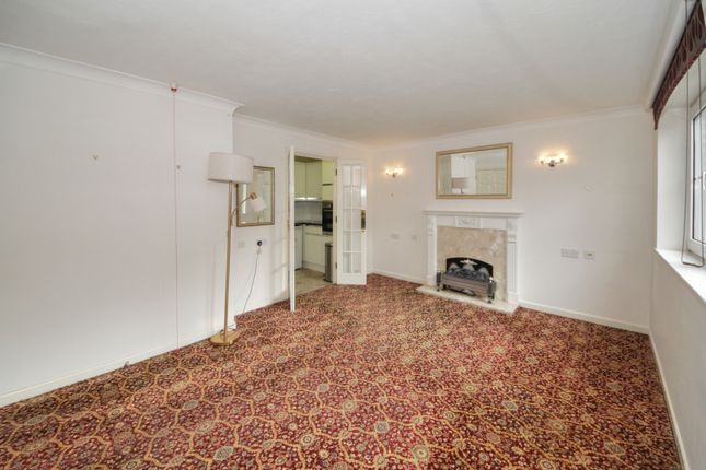 Flat 25 Woodmere Court, 7 Avenue Road, London photo 3