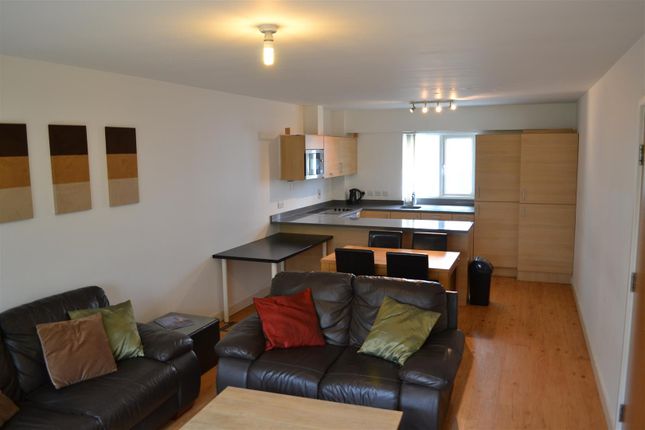 Thumbnail Flat to rent in Boulevard Drive, London