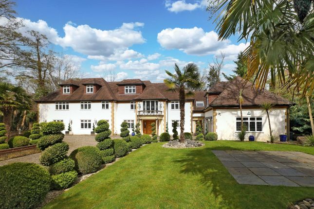 Thumbnail Country house for sale in Fulmer Drive, Gerrards Cross