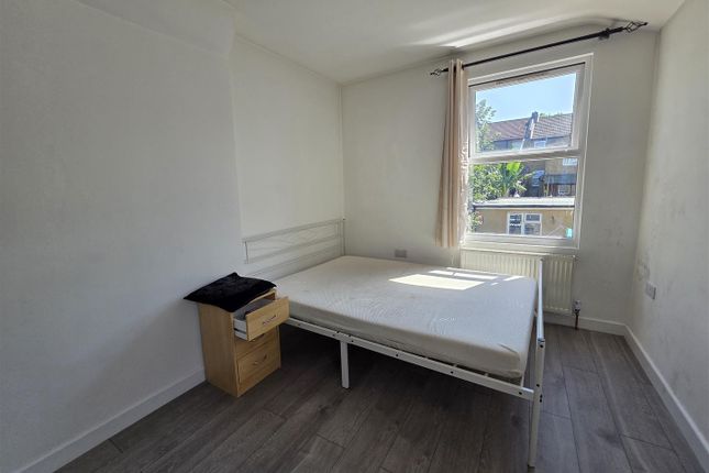 20, Benares Road, London photo 4