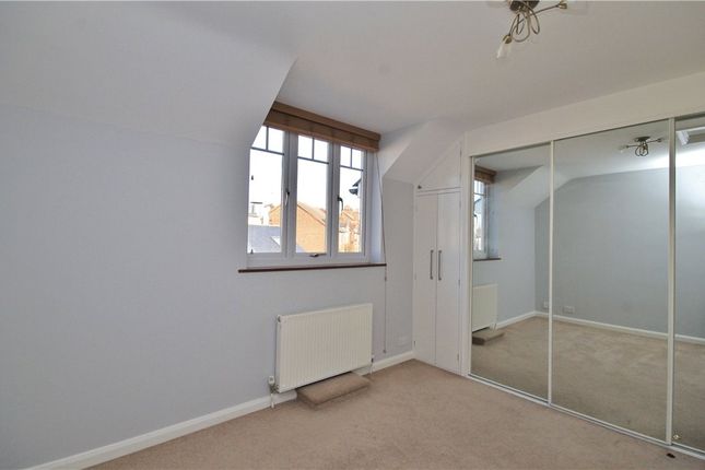 Flat to rent in Broadway, Knaphill, Woking, Surrey