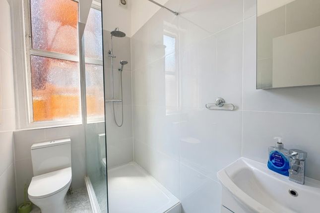 Flat 2, 3, Dean Road, London photo 3