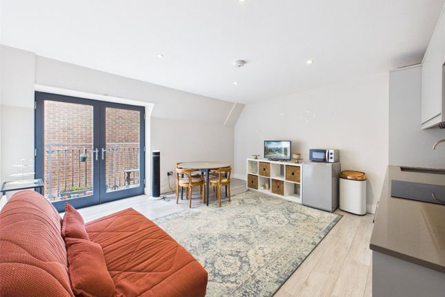 Flat 3 Ashby House,, Swan Street, Isleworth photo 2