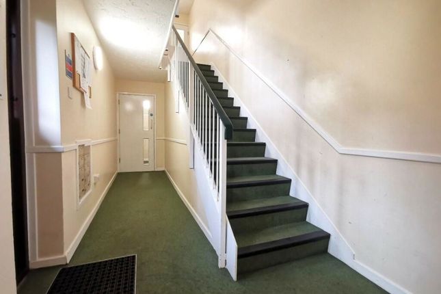 Flat for sale in Danbury Crescent, South Ockendon