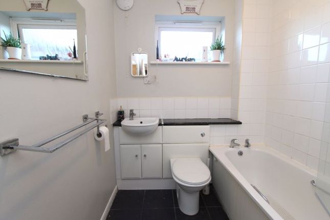 Flat for sale in Epsom Road, Sutton