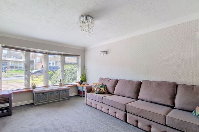 3, Rooks Avenue, Cleckheaton photo 4