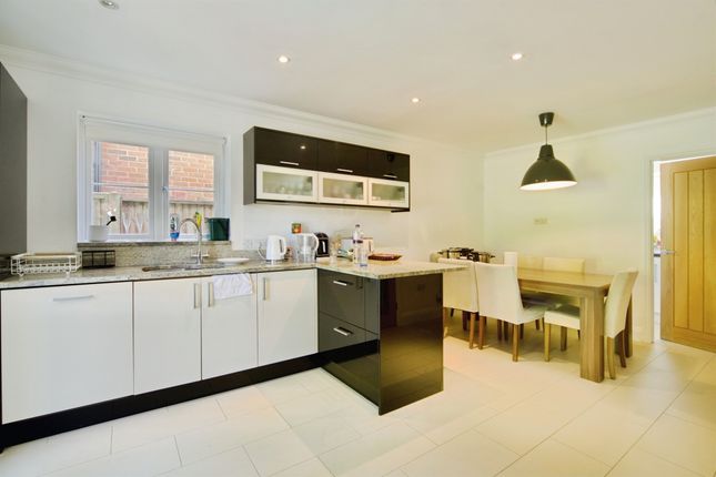 Barkway Lodge, Mandeville Close, Broxbourne photo 2
