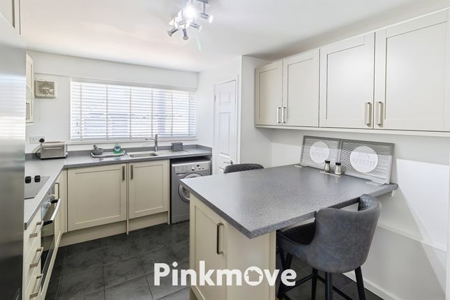 16, Willow Close, Newport photo 3