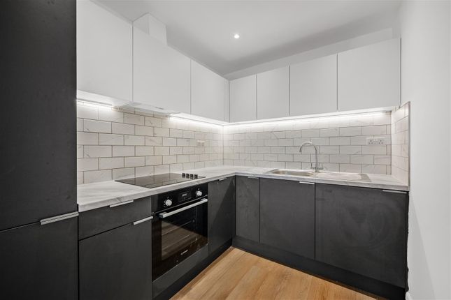 Flat 17, Cherry Orchard West, Kembrey Park, Upper Stratton, Swindon photo 4