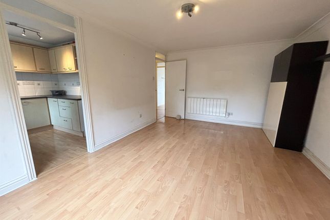 90, Ross Close, Saffron Walden photo 2
