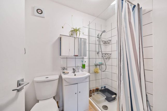 Flat for sale in Wetherill Road, Muswell Hill, London