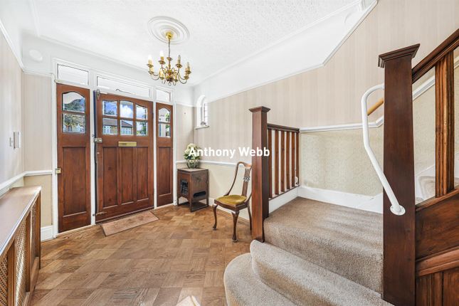 90, Bourne Hill, London photo 3