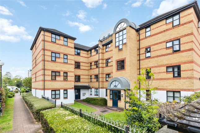 Flat for sale in Transom Close, London
