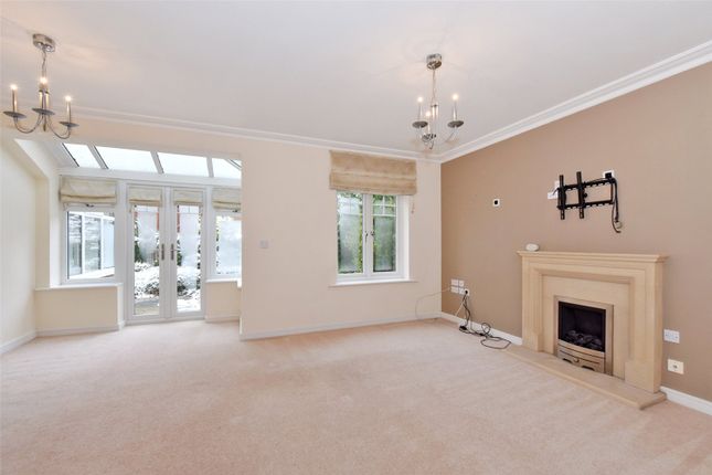 Halcyon Close, Surrey photo 2