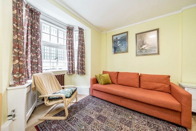 Flat 5, Russell Court, Woburn Place, London photo 4