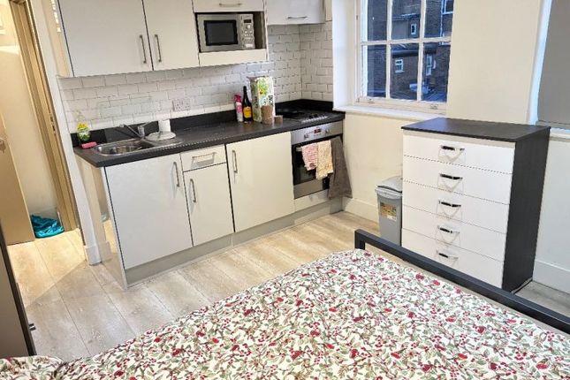 Studio flat on Very Near Kilburn High Road Brondesbury Station Area, Kilburn, £1,395/mo