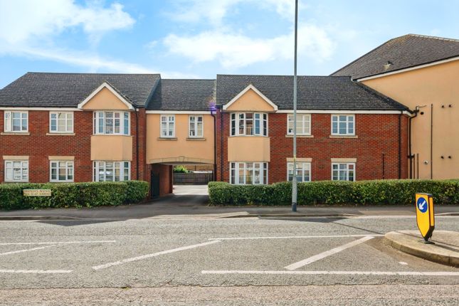 Thumbnail Flat for sale in Frenchs Avenue, Dunstable