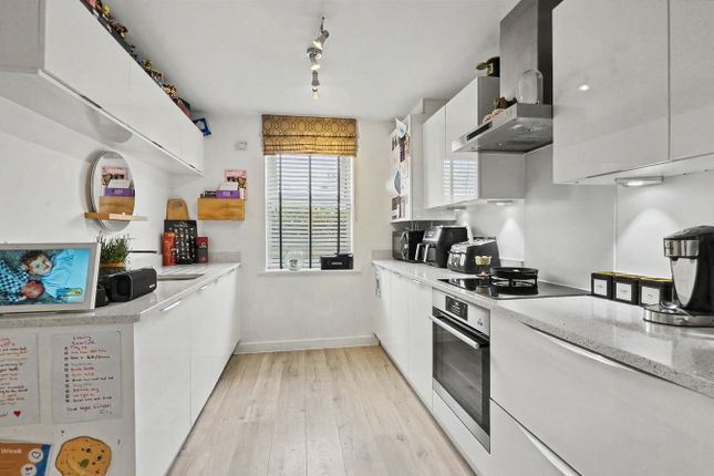 45, Harrier Way, Gloucester photo 3