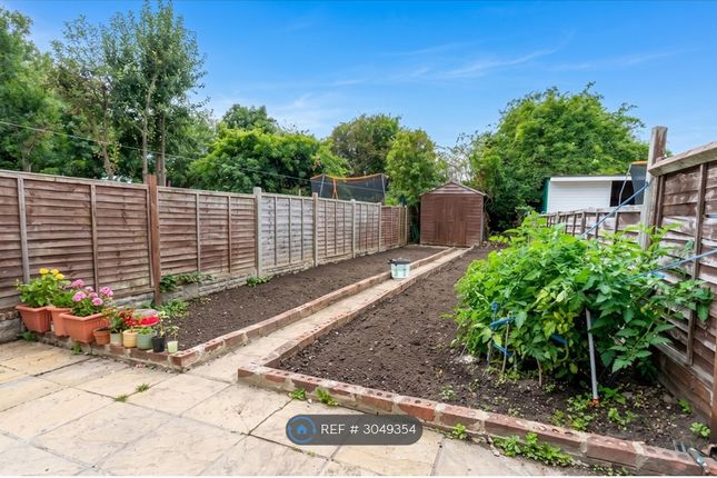 Vicarage Farm Road, Hounslow photo 4
