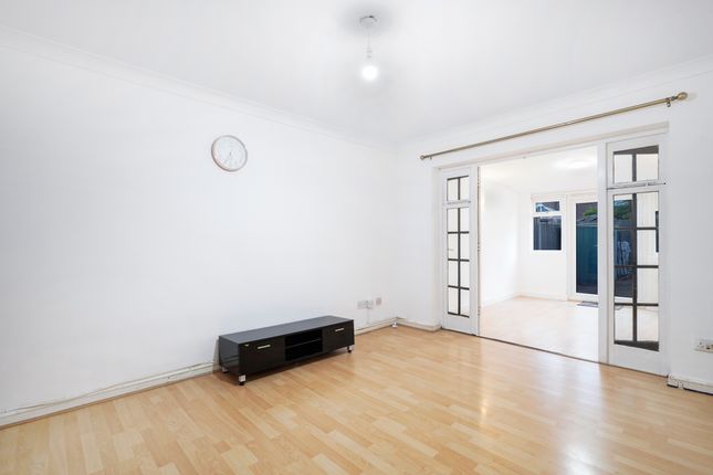 Thumbnail Terraced house to rent in Swan Drive, London