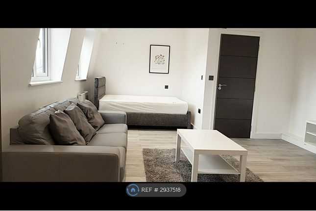 Flat, Churchill House Mill Street, Slough photo 5