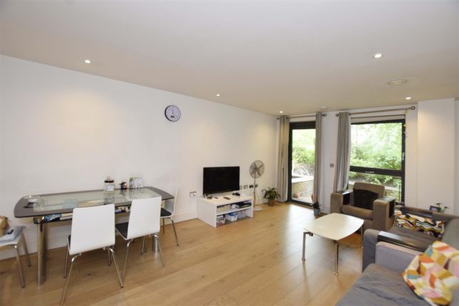 Flat 1, Redwood House, Engineers Way, Middlesex photo 3