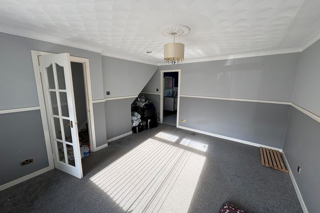 21, Balgray Avenue, Kilmarnock photo 3