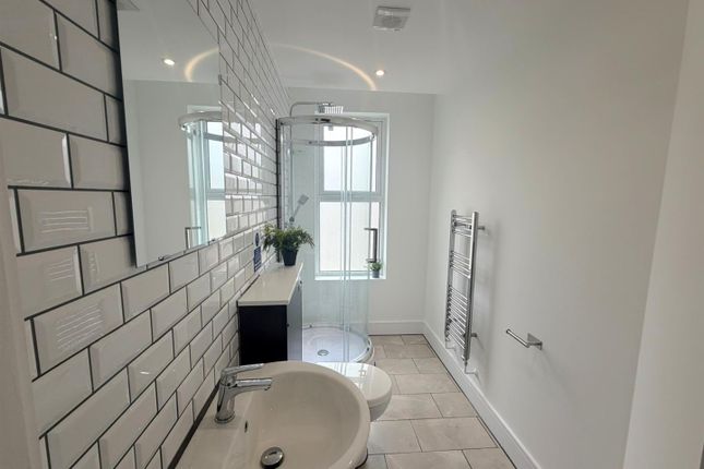 Room 5, 4 Ashburnham Road, Southend-on-Sea photo 2