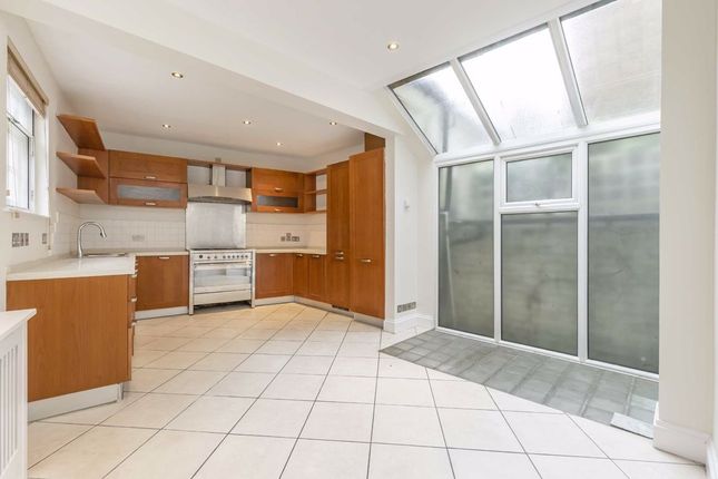 Property for sale in Draycott Avenue, London