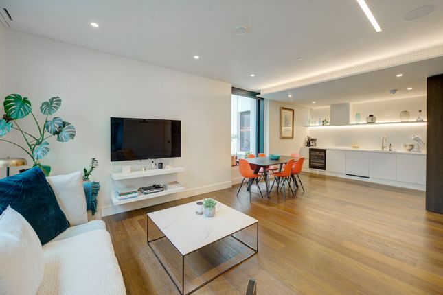 Thumbnail Flat for sale in Rathbone Place, London