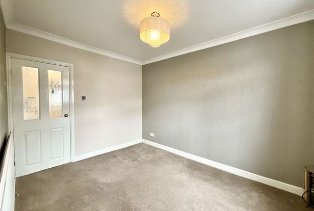 71, Westthorpe Road Killamarsh, Sheffield photo 3